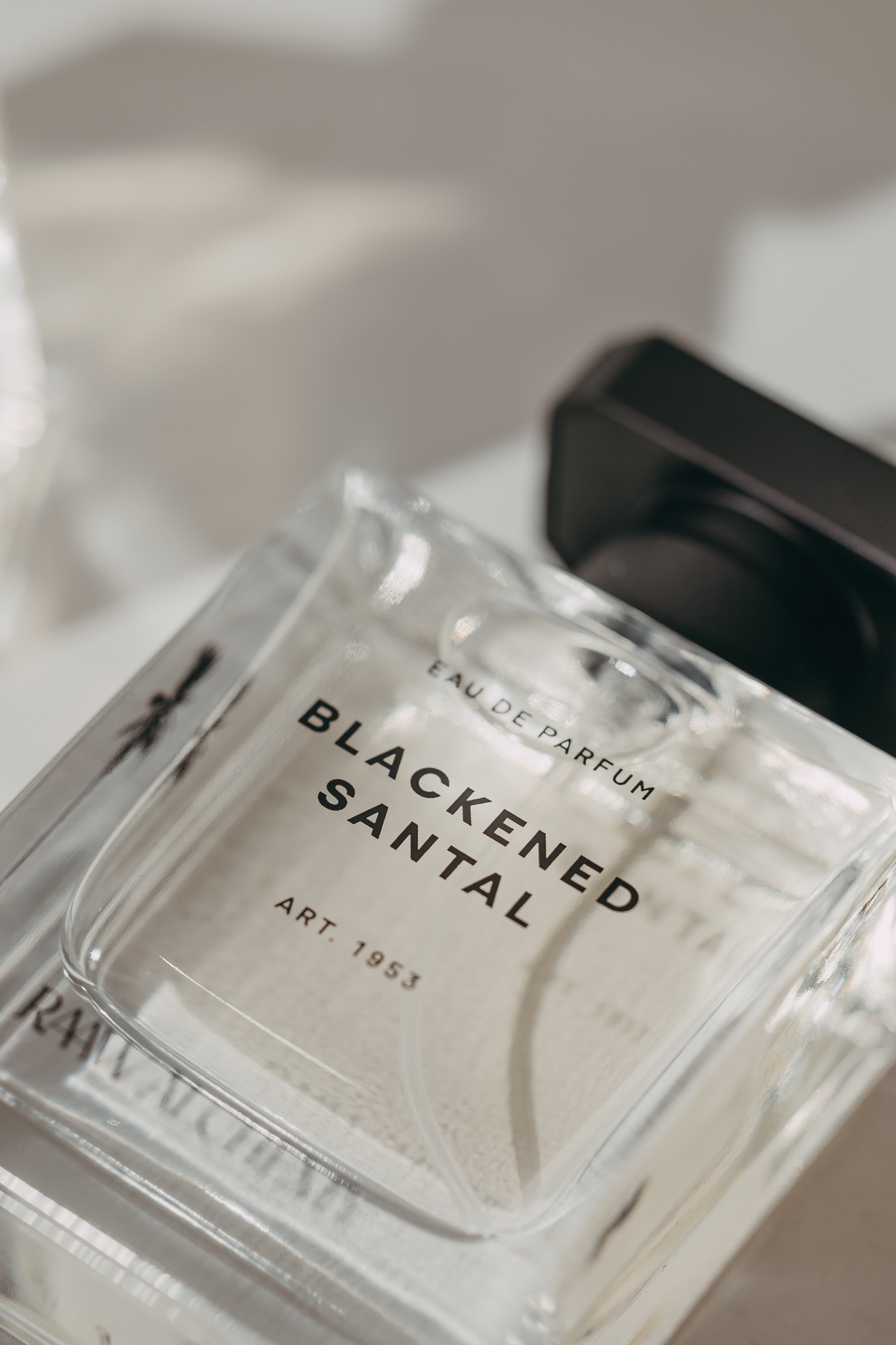 BLACKENED_SANTAL_lifestyle2.jpg