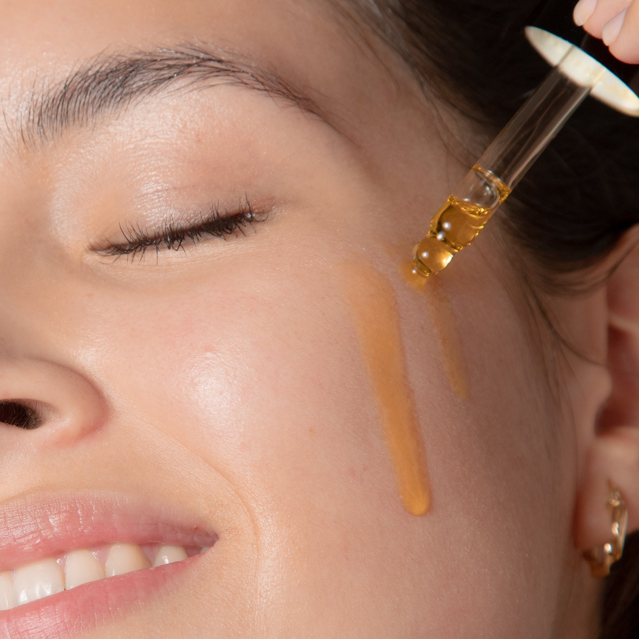 Gold drops are antioxidant rich facial oil and serum for anti ageing and hydration from Raaw Alchemy
