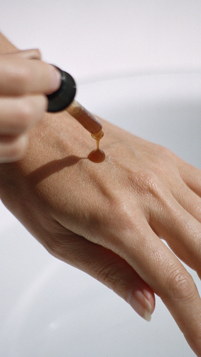 HAND_SERUM_resize_1000.jpg