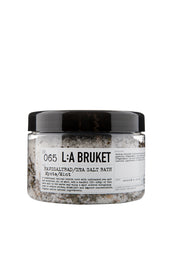 Natural, vegan & organic sea salt bath soak with the fresh scent of mint from the nature of Sweden's West Coast by best selling minimalist L:A Bruket