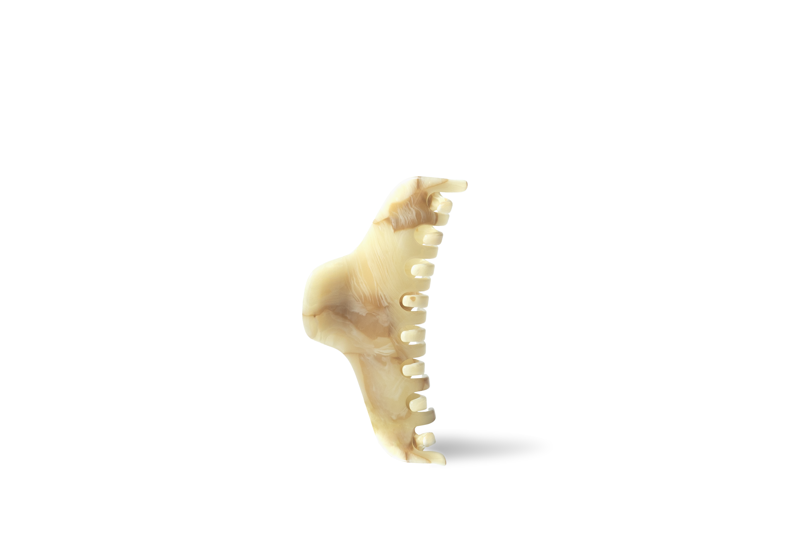 Style effortlessly with the Hair Claw – chic, functional, and sustainably crafted by Luãre.