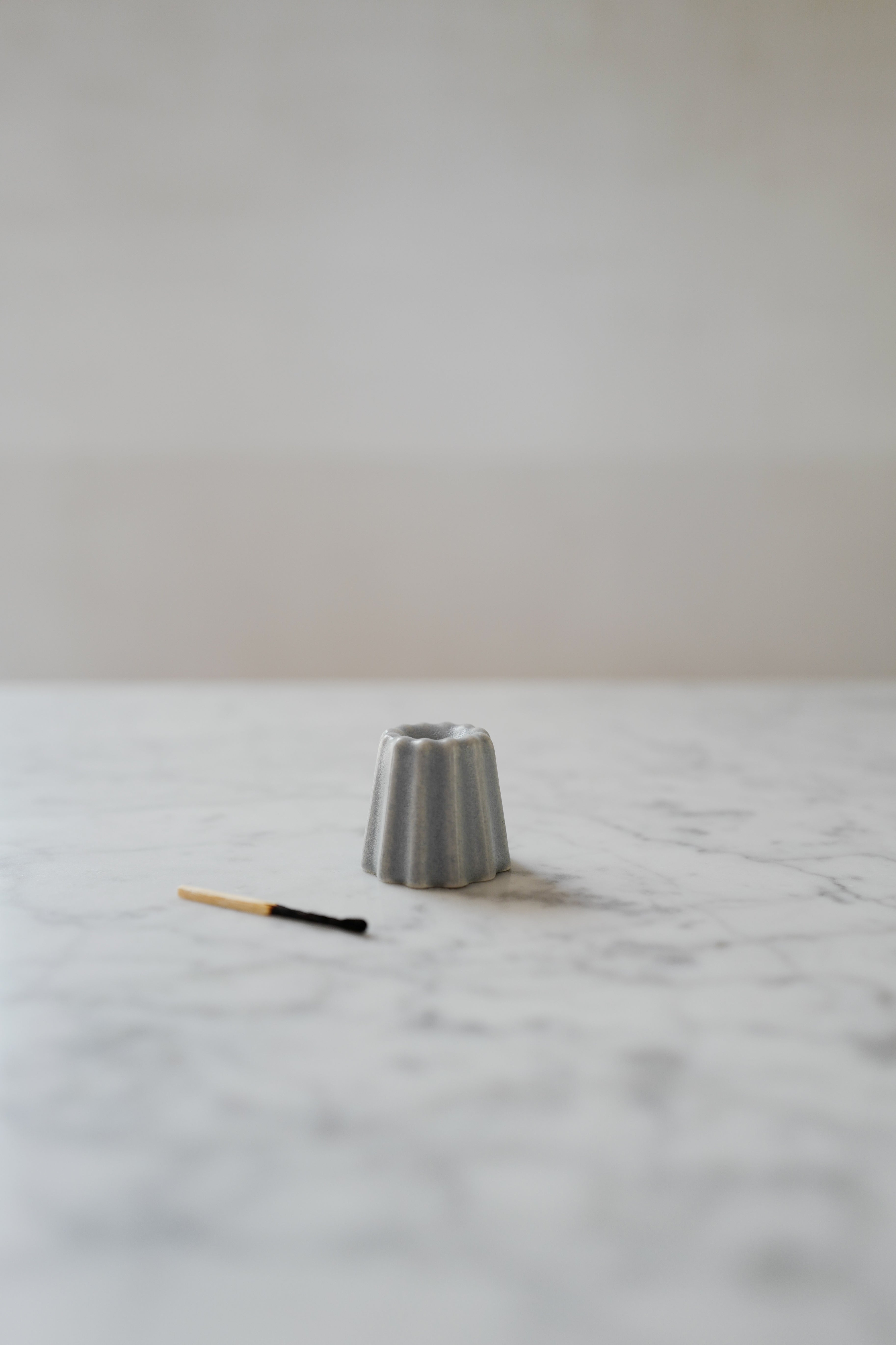 OVO_Things_Porcelain_Canele_blueish_grey_01.jpg