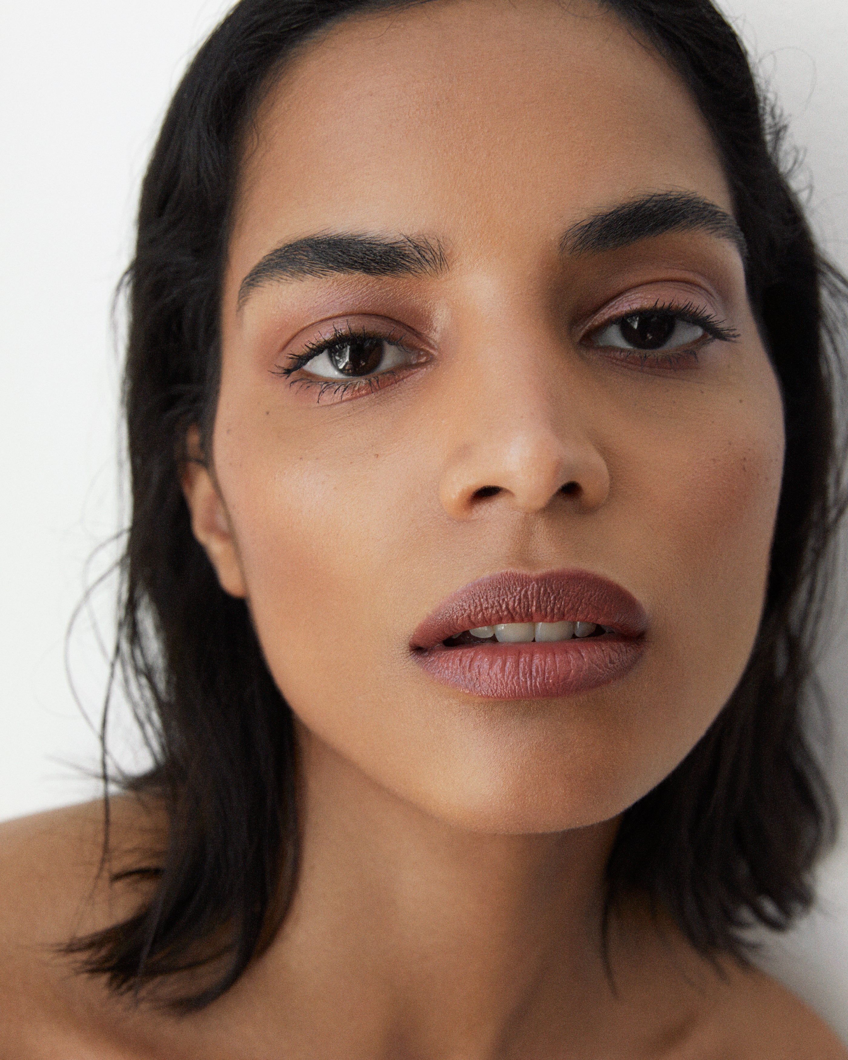 Soft warm neutral beige tone Chamoise multi use natural and organic lip cheek & eye colour from Swedish make up brand Manasi7