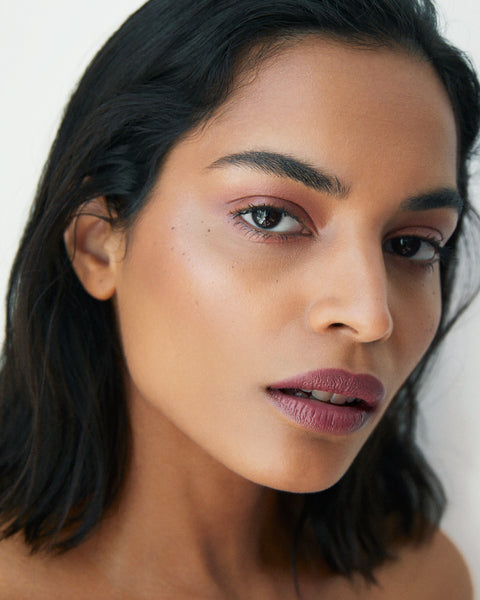 Soft neutral beige gold tones of multi use natural and organic highlighter for all skins in minimalist white pots from Swedish make up brand Manasi7
