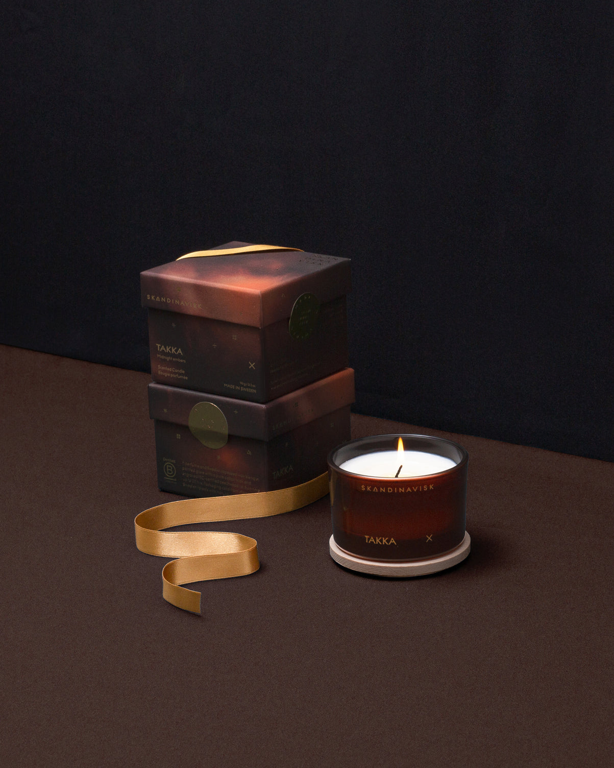 Takka Organic vegan fireside scented candle in autumn toned glass jar with wooden lid for Nordic home style from Skandinavisk