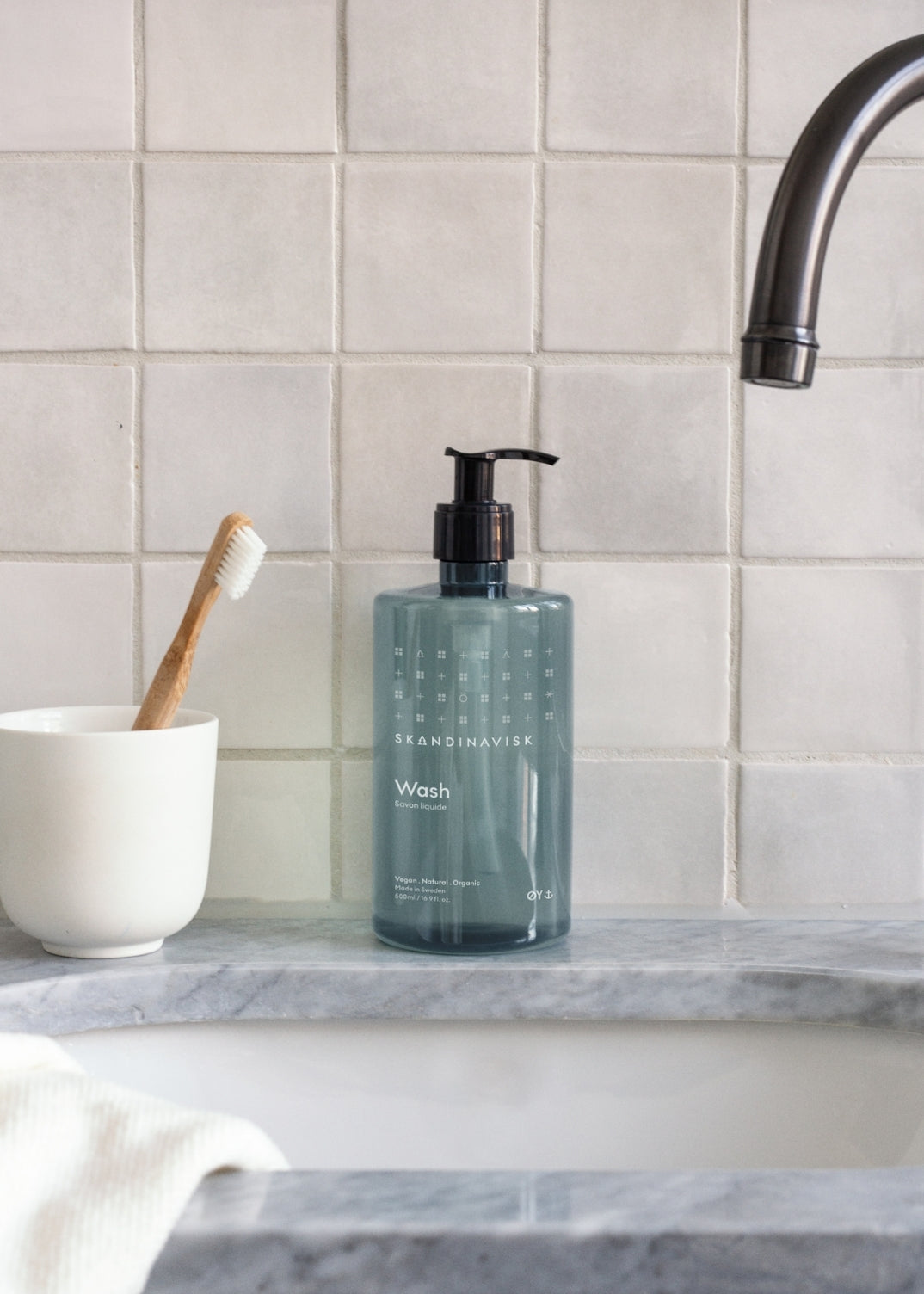 Sustainable, organic & vegan liquid soap and hand wash ØY, from Skandinavisk in new clear pale blue pump bottle