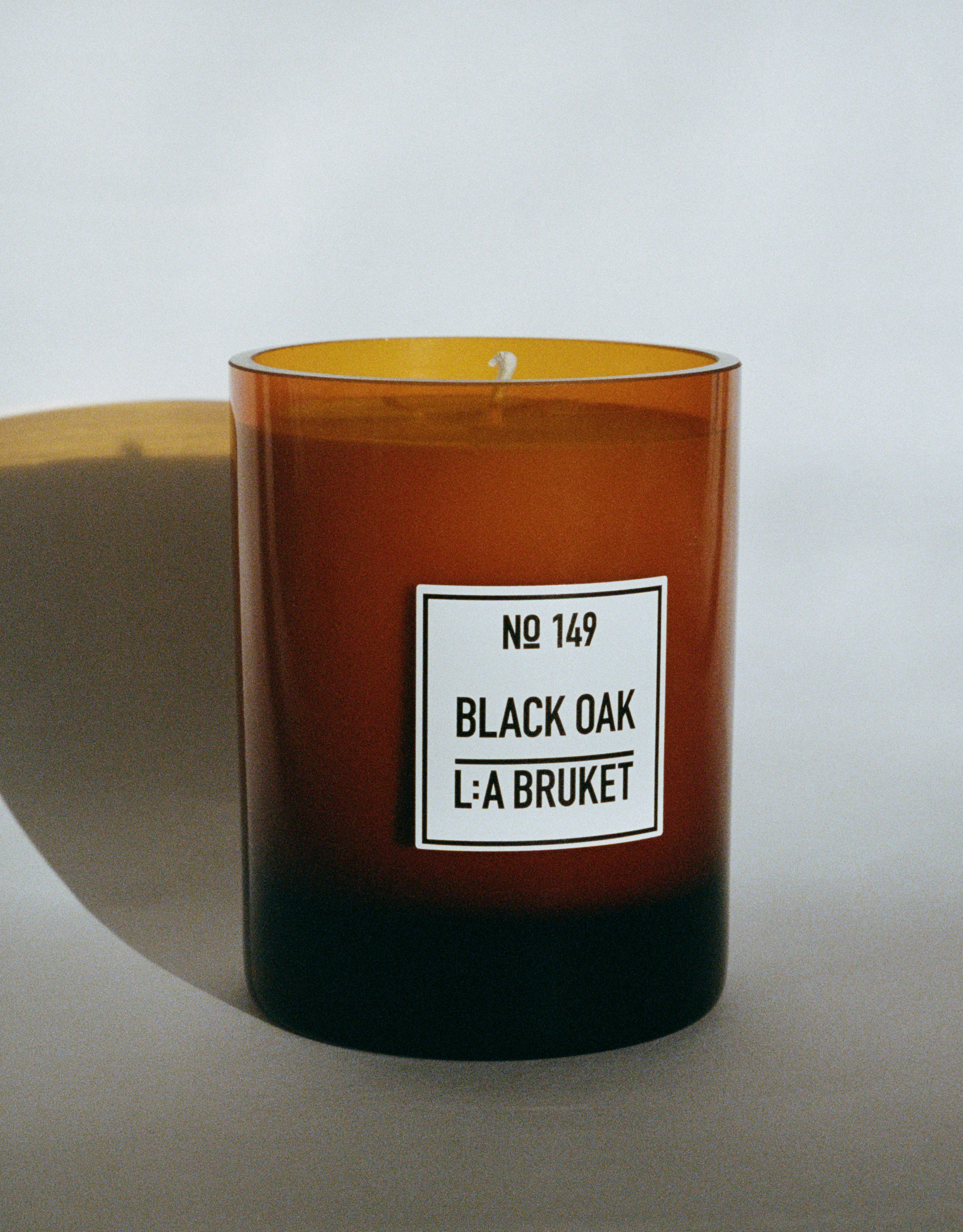 All natural, organic and vegan candle in amber glass with the woody scent Black Oak, from the best of Sweden's coastal home fragrance brand, L:A Bruket