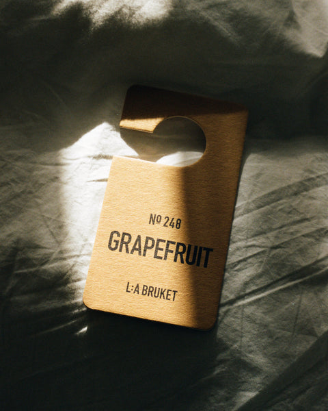 All natural, organic and vegan room scent on hanging tag with the citrus scent of Grapefruit from the best of Sweden's coastal home fragrance brand, L:A Bruket