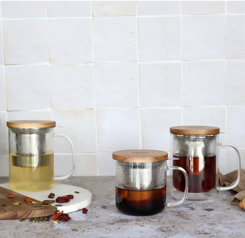 Ogo Living's Borosilicate glass mug for infusions of tea for the best flavour and benefits due to its wide stainless steel mesh insert and natural wooden lid