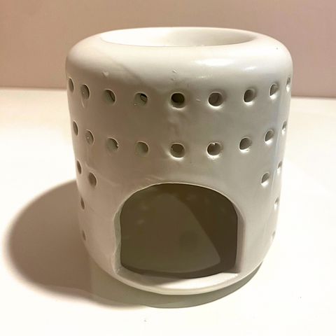 Well priced matt white ceramic diffuser to use with a simple tealight to scent the room with essential oils or wax melts.