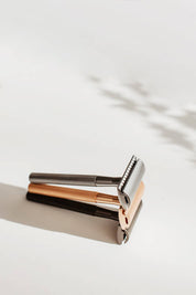 safety razor with its own stand for the modern bathroom, in a choice of 3 contemporary colours