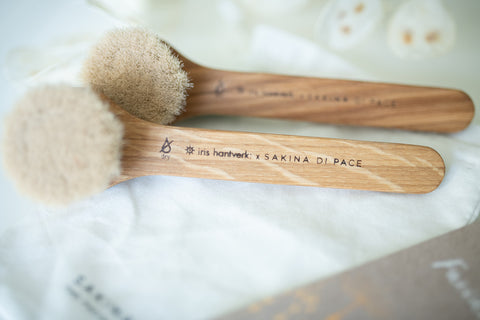 2 handmade facial brushes, made in Sweden by Iris Häntverk, delivered in an attractive cotton bag, with guidance notes on how to improve skin texture and circulation. From The Facial Cupping Expert, Sakina Di Pace.