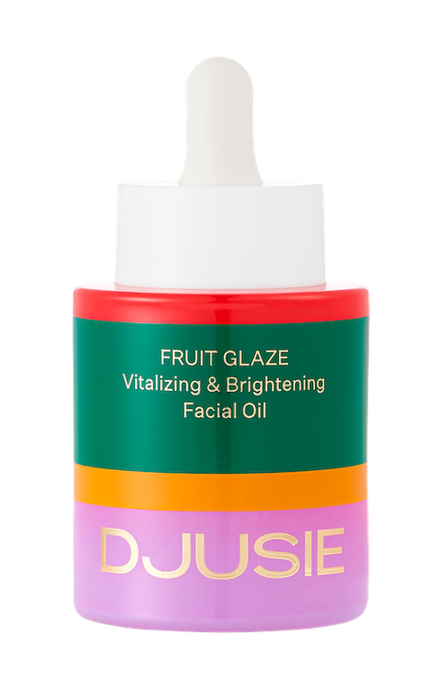 Organic facial oil by Djusie with a juicy combination of fruit, flower and antioxidant rich seeds oils for a brighter complexion.