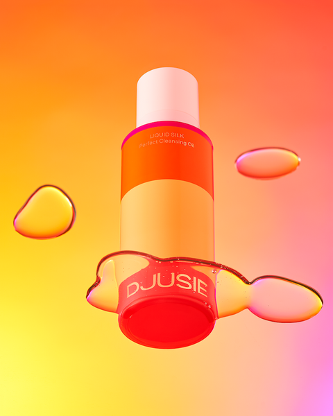 Organic facial cleansing oil by Djusie with a juicy combination of fruit, flower and antioxidant rich seeds oils