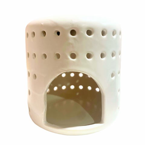 Well priced matt white ceramic diffuser to use with a simple tealight to scent the room with essential oils or wax melts.