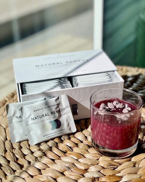 A health gift box of 30 daily superfood sachets of marine collagen, natural berry powder and algae to give a balcned daily dose of Nordic superfoods to improve skin, hair, joints, gut and thyroid. Add to water, juice or smoothies. From Nordic Superfoods.