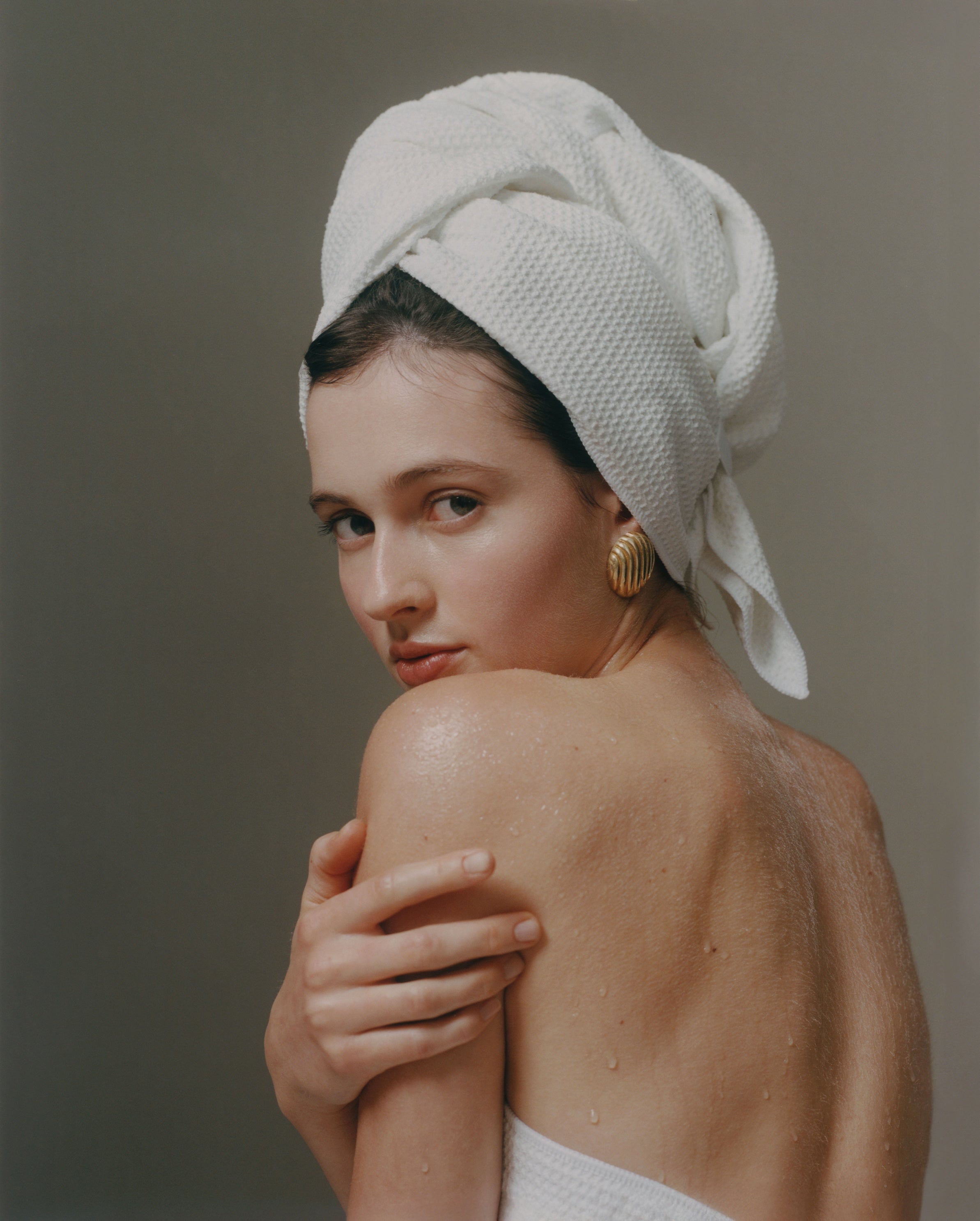Luare-recznik-do-wlosow-z-mikrofibry-The-Hair-Hug-Towel-3.jpg