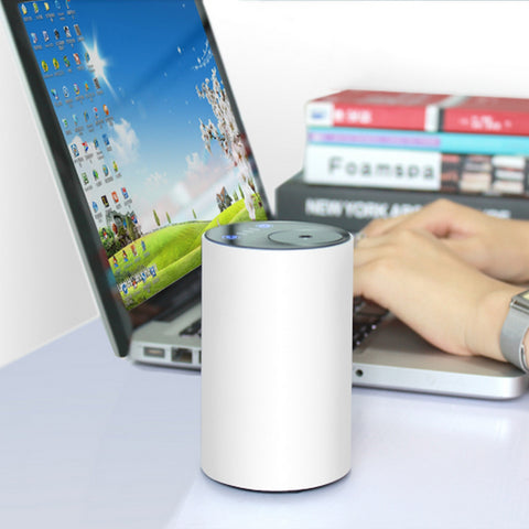 Modern white portable essential oil diffuser, ideal to use in the car, at your desk or anywhere without the need for a cable or wall outlet. No water - simply screw in the essential oil 10ml bottle.
