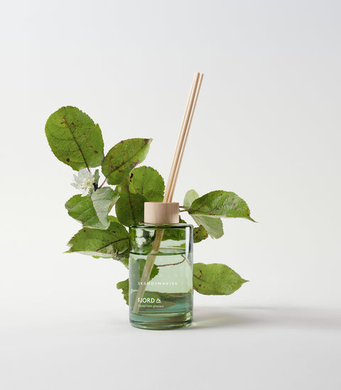 FJORD orchard leaves scent diffuser of organic vegan room fragrance with 8 sticks in green coloured glass jars for the best in Nordic home style from Skandinavisk