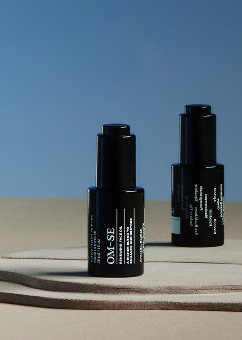 Sleek black glass bottle with stark white text creates a stylish minimalist skincare line from OM-SE. This renewing facial oil is vegan and totally organic for easy beauty routines, ideal for dry & ageing skin.