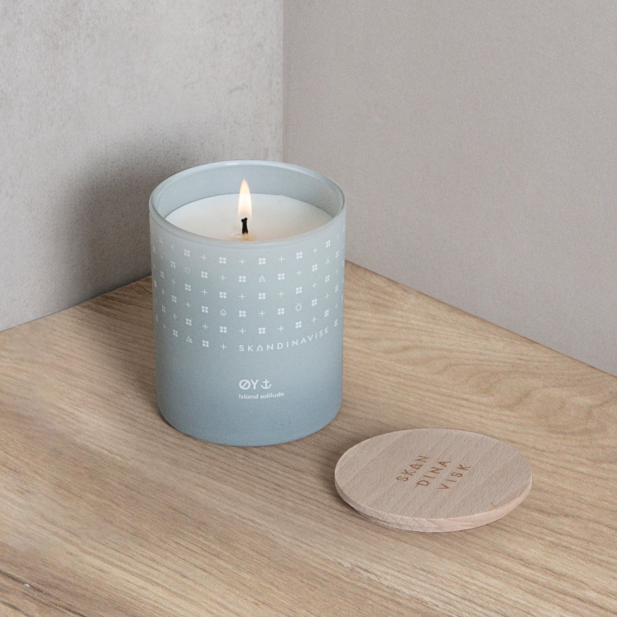 ØY organic vegan scented candle with wooden lid  in soft pale blue toned glass jar for Nordic home style from Skandinavisk