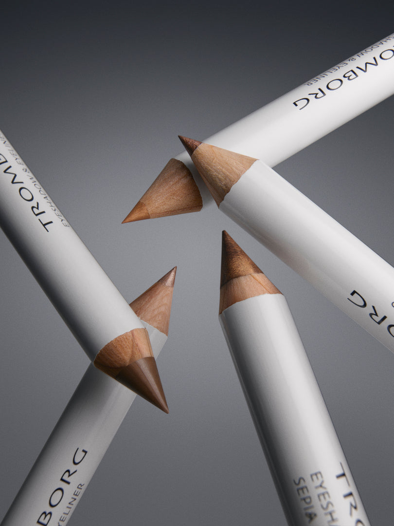 Eyeliner and Eyeshadow: Dune