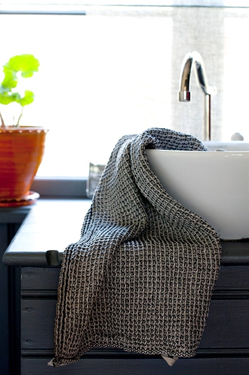 100% linen spa hair towel in bubble waffle weave for a Nordic spa experience. Easy to wash, dry without odour and will last for years due to traditional manufacture in Sweden by Växbo Lin