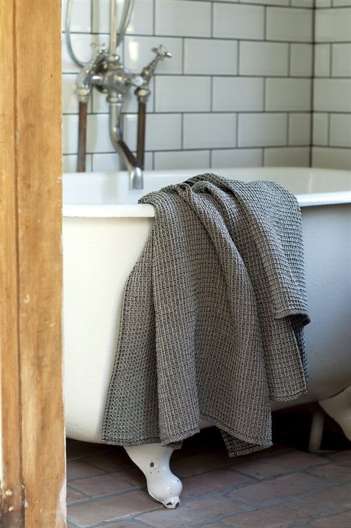 100% linen spa hair towel in bubble waffle weave for a Nordic spa experience. Easy to wash, dry without odour and will last for years due to traditional manufacture in Sweden by Växbo Lin