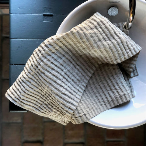 100% linen spa hair towel in bubble waffle weave for a Nordic spa experience. Easy to wash, dry without odour and will last for years due to traditional manufacture in Sweden by Växbo Lin