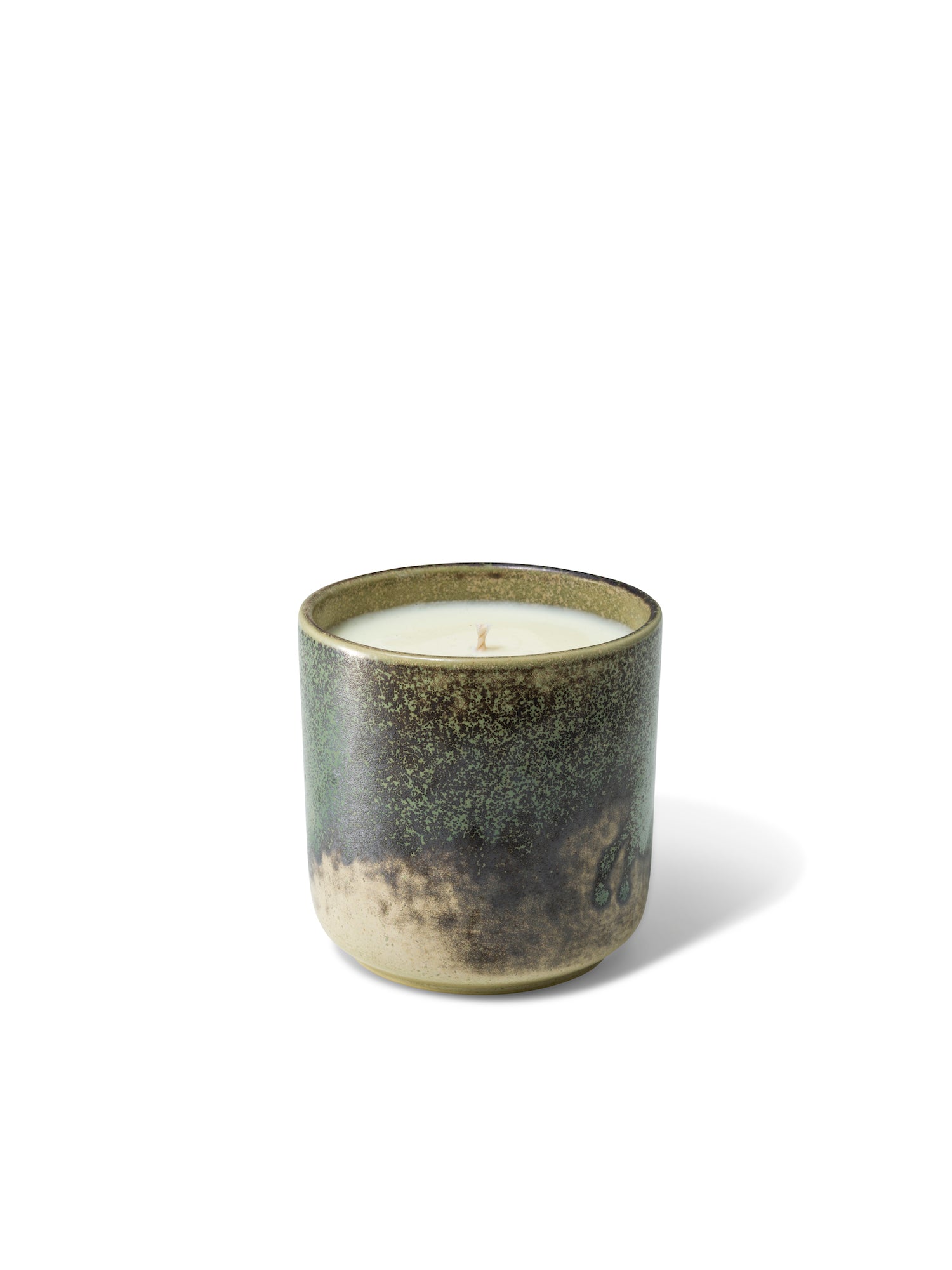 Elegant design and natural sophisticated scent of woody eucalyptus in this refillable ceramic candle in unique textured finish from Quod Stockholm, perfect for any home