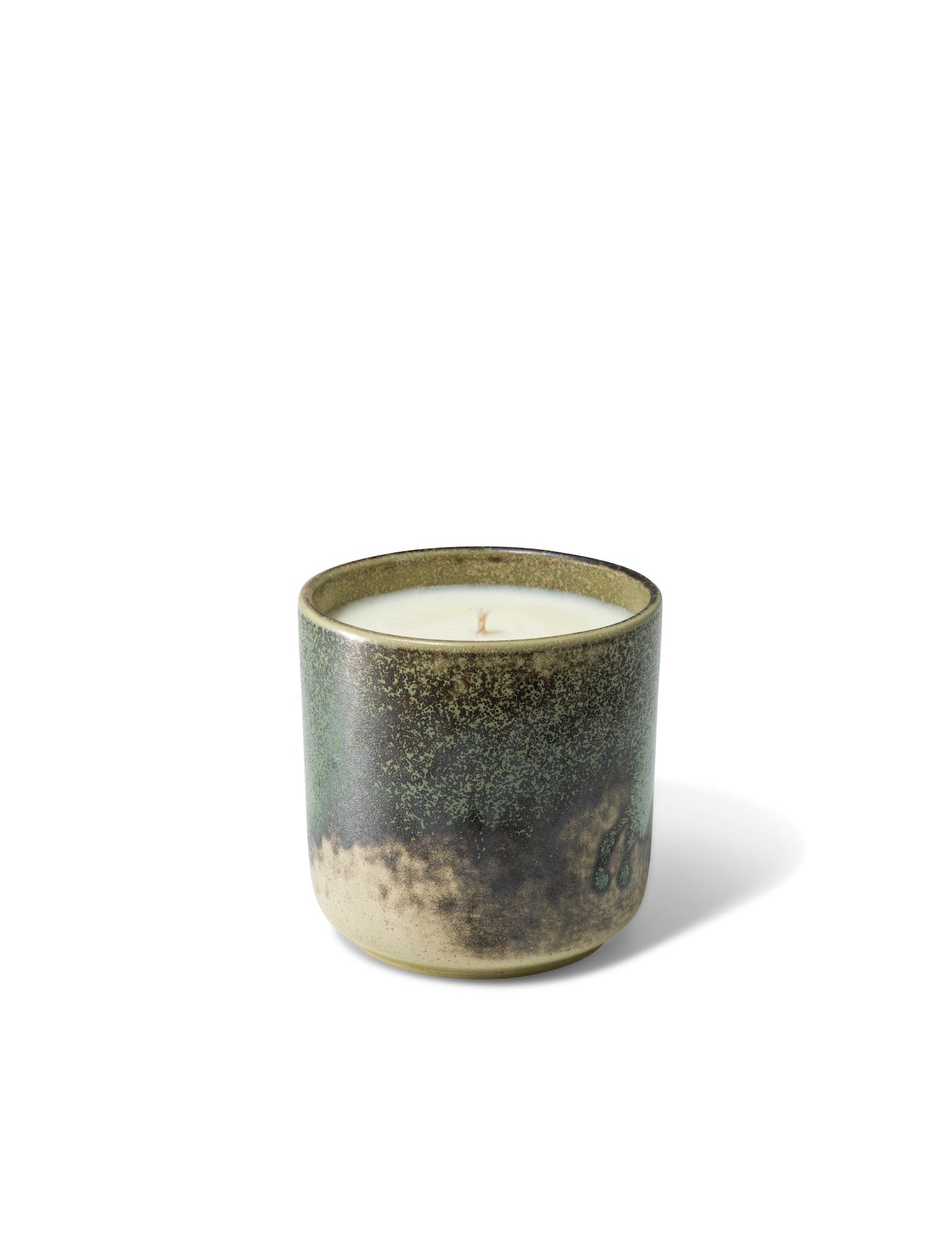 Elegant design and natural sophisticated scent of woody eucalyptus in this refillable ceramic candle in unique textured finish from Quod Stockholm, perfect for any home